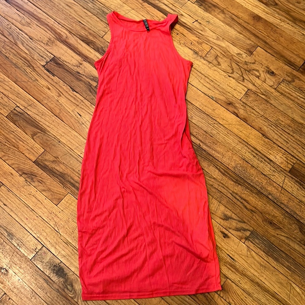 sleeveless dress